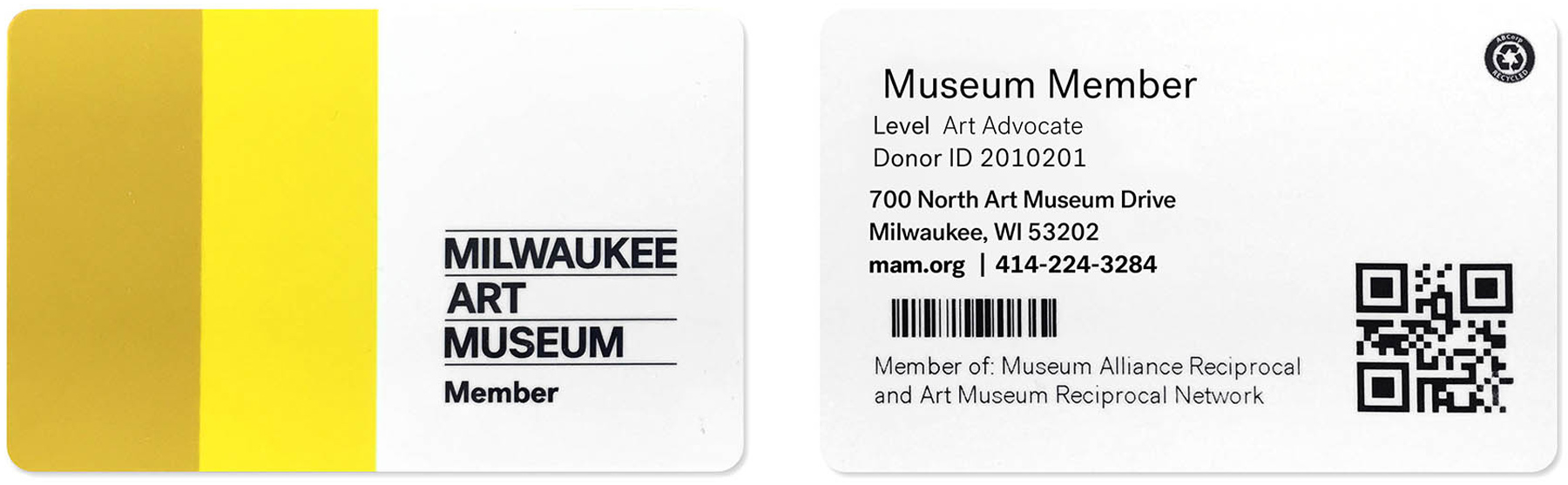 Front and back of Museum membership card